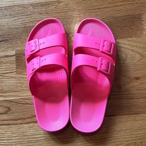 Like new Freedom Moses neon pink (maybe bazooka color?)  Size 7/8 37/38